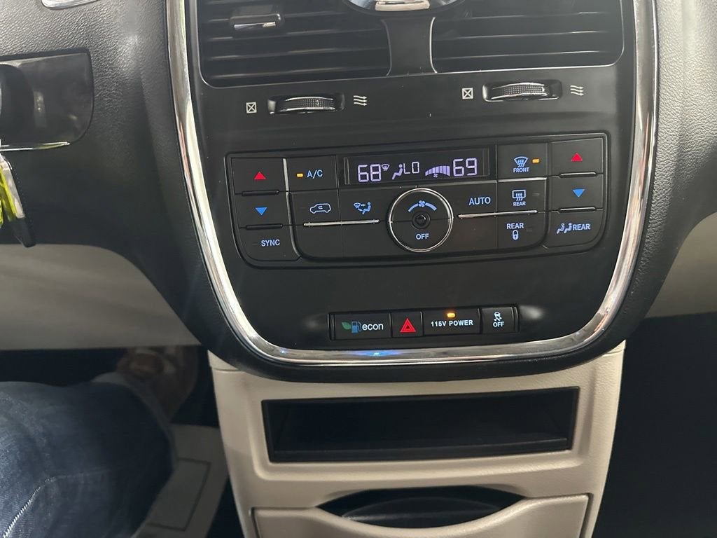 2016 Chrysler Town & Country Touring