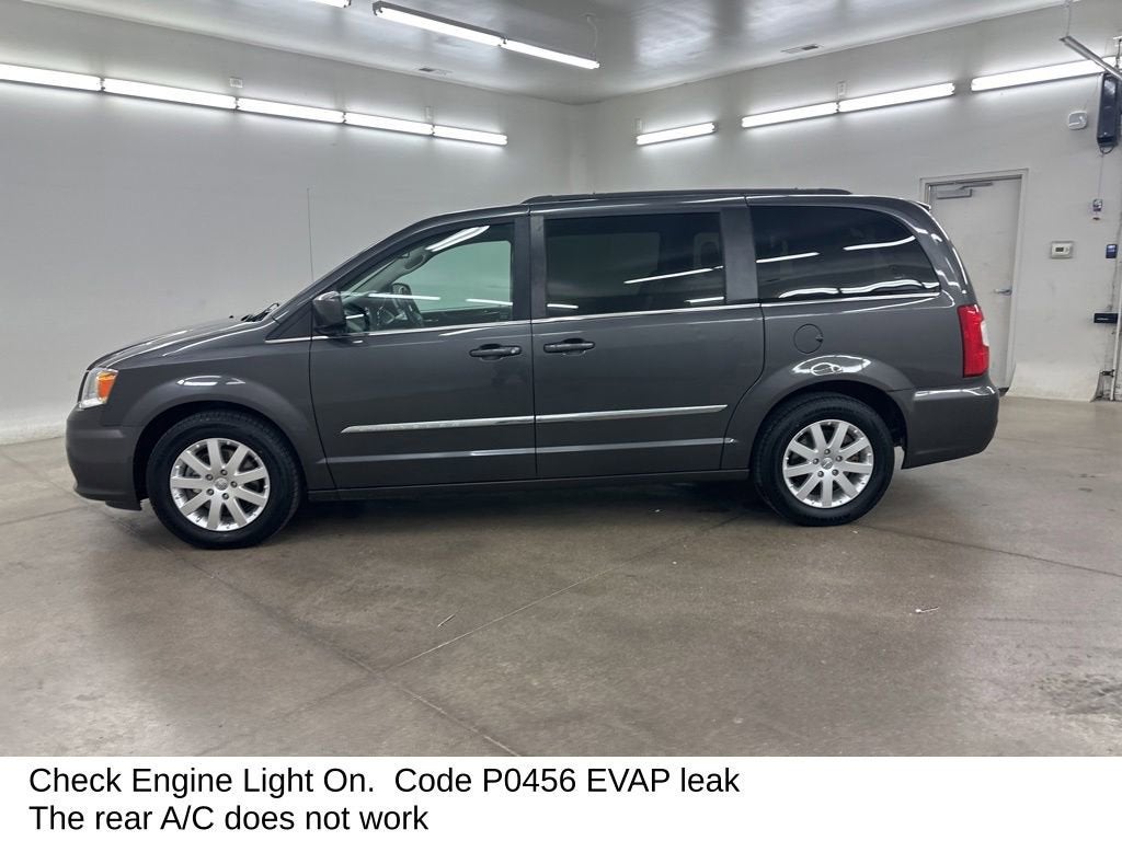 2016 Chrysler Town & Country Touring