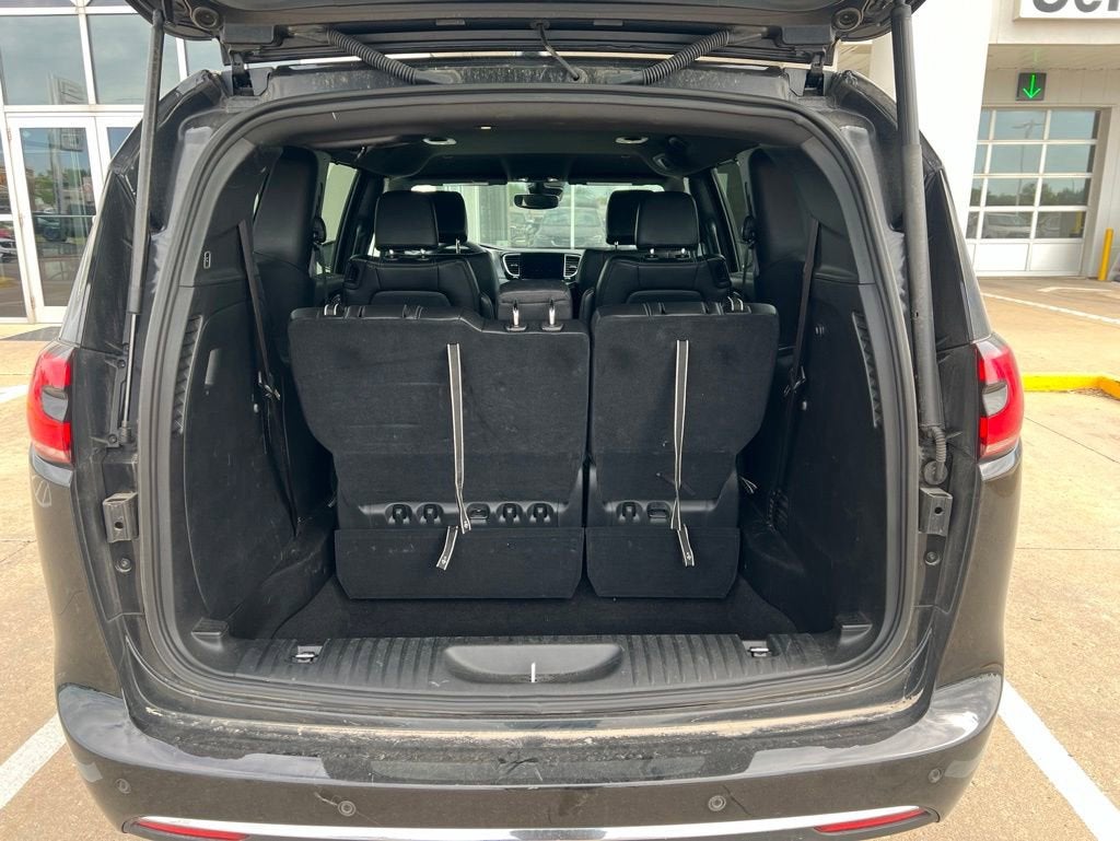 2025 Chrysler Pacifica Select