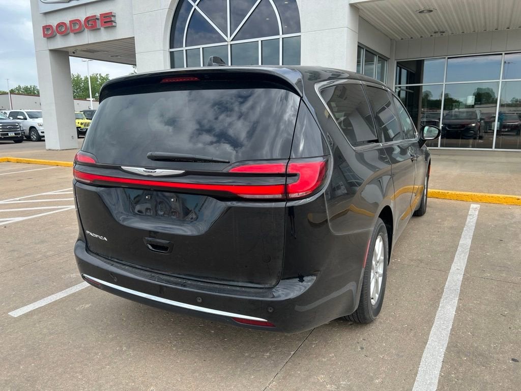 2025 Chrysler Pacifica Select