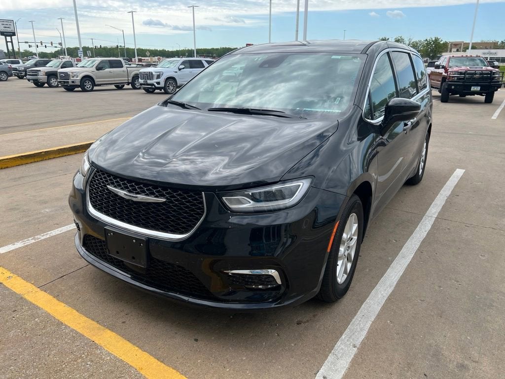 2025 Chrysler Pacifica Select