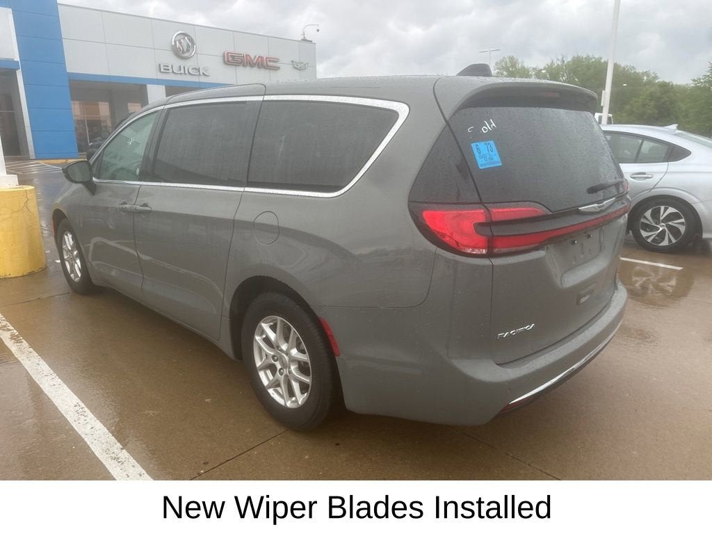 2025 Chrysler Pacifica Select