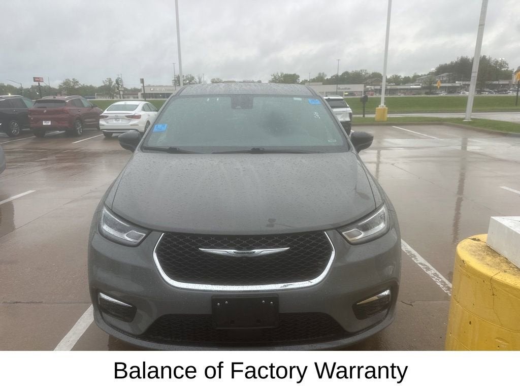 2025 Chrysler Pacifica Select