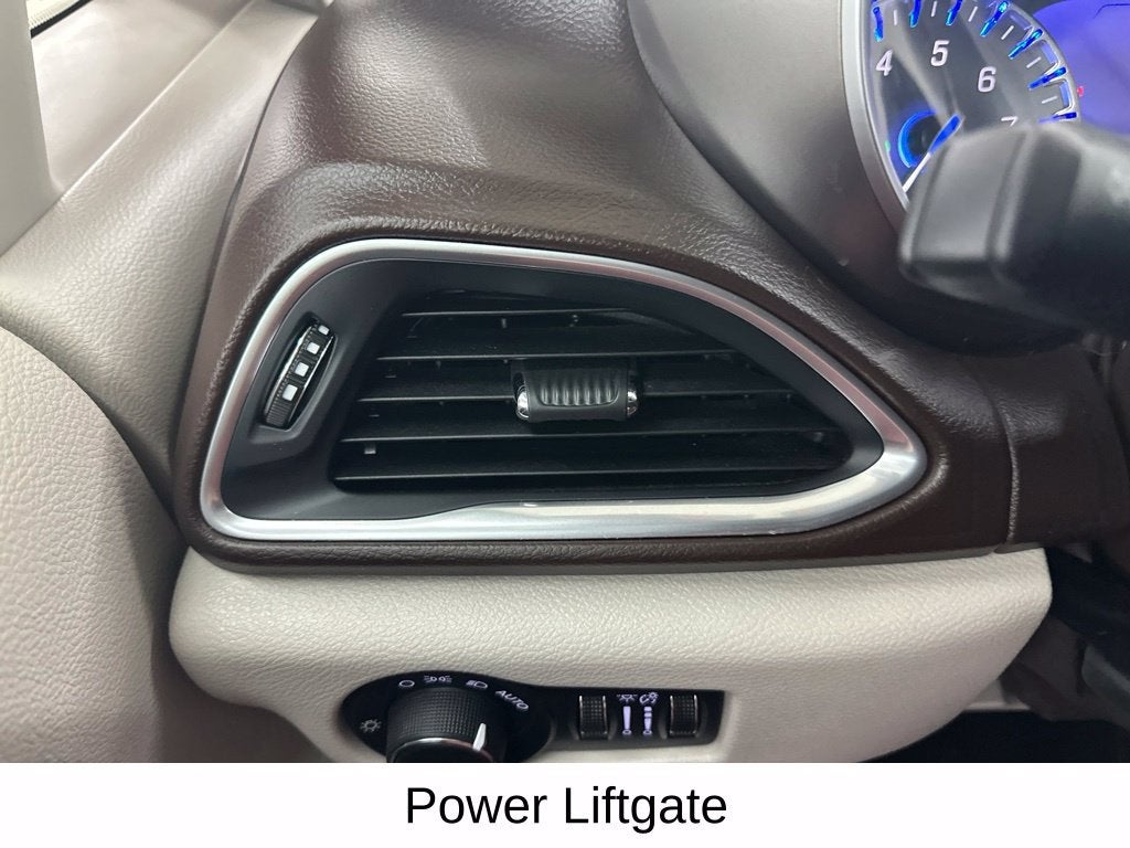 2017 Chrysler Pacifica Touring-L Plus